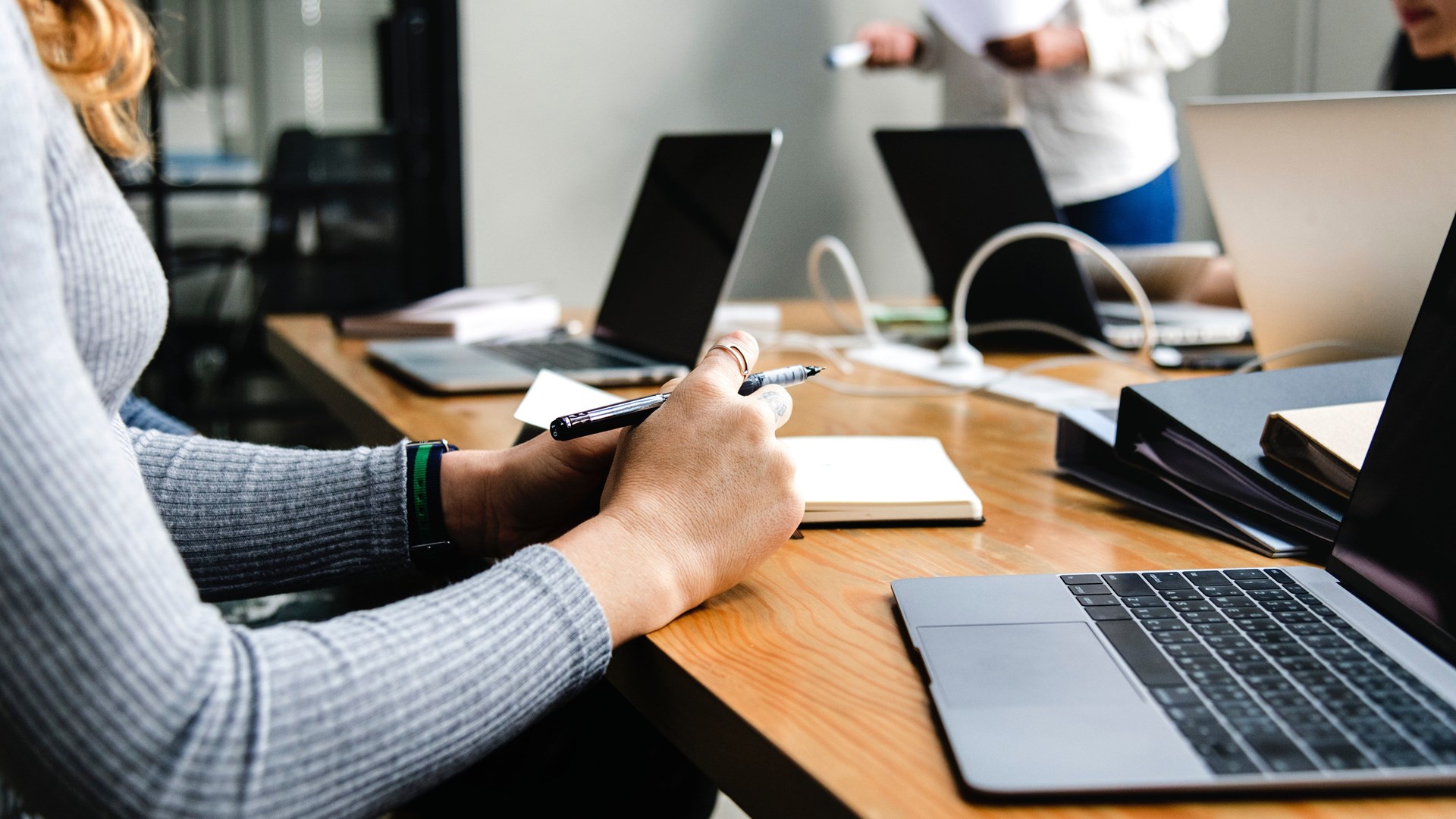 Ασφαλιστικές εισφορές: Πώς θα καλυφθούν λόγω αναστολής συμβάσεων εργασίας