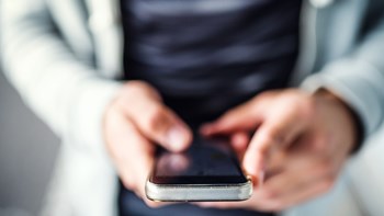 Κομισιόν: Εθελοντική η χρήση εφαρμογών για την ιχνηλάτηση επαφών λόγω κορονοϊού