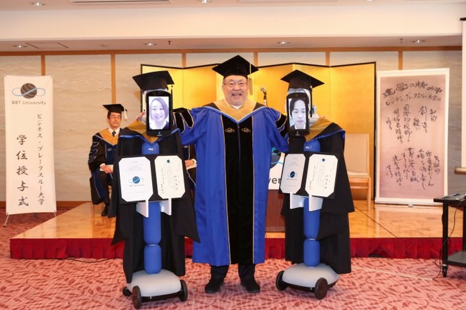 Εικονική αποφοίτηση με χρήση ρομπότ σε ιαπωνικό πανεπιστήμιο λόγω κορονοϊού – ΒΙΝΤΕΟ