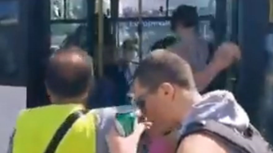 Ελληνικό: Ένταση με Ρομά χωρίς μάσκες σε λεωφορείο – Επενέβη η ΕΛ.ΑΣ. – ΒΙΝΤΕΟ