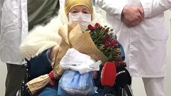 Κορονοϊός: Ρωσίδα 100 ετών ανάρρωσε και πήρε εξιτήριο ανήμερα των γενεθλίων της