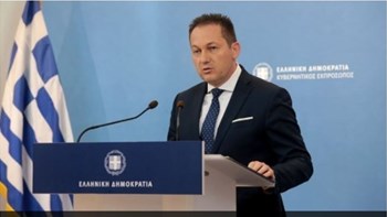 Πέτσας: Η ασυνέπεια μπορεί να προκαλέσει πισωγύρισμα – Τι είπε για παραλίες, εκκλησίες και τουρισμό