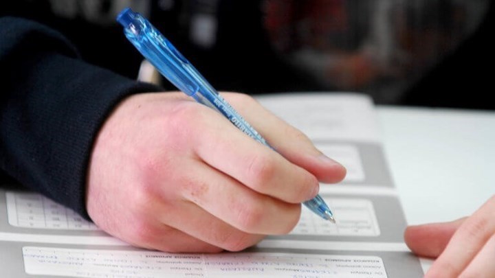 Πανελλήνιες 2020: Ίδιος με πέρσι ο αριθμός εισακτέων – Δείτε τους πίνακες ανά σχολή