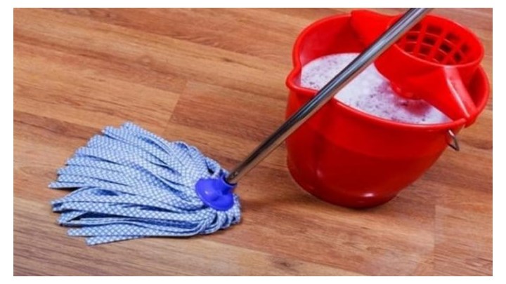 Έλληνας τραγουδιστής δηλώνει άνδρας παλαιάς κοπής – Δεν έχει σκουπίσει ή σφουγγαρίσει ποτέ – ΦΩΤΟ