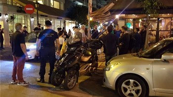 Θεσσαλονίκη: Συνωστισμός και πάλι στο κέντρο με «take away» ποτά – Παρέμβαση της ΕΛ.ΑΣ. – ΦΩΤΟ