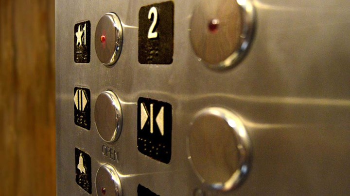 Κορονοϊός: Μπορεί να μεταδοθεί μέσω της χρήσης του ασανσέρ; – Τι λένε οι ειδικοί