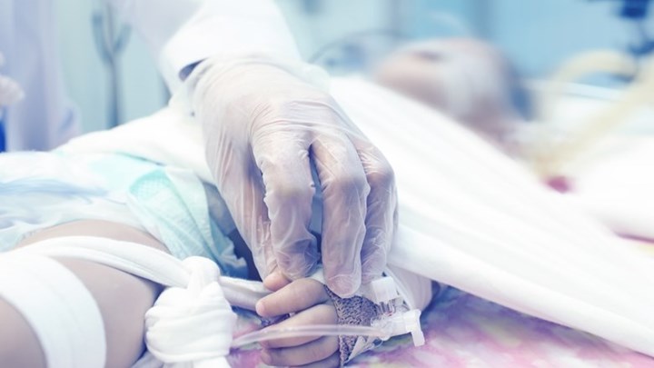 Διεθνής ανησυχία για τη νόσο-μυστήριο που “χτυπά” τα παιδιά – Σχετίζεται τελικά με τον κορονοϊό;