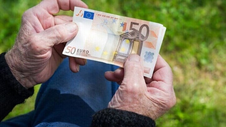Επικουρικές συντάξεις: Ποιοι θα πάρουν έως 200 ευρώ αύξηση – Ποιοι ευνοούνται περισσότερο