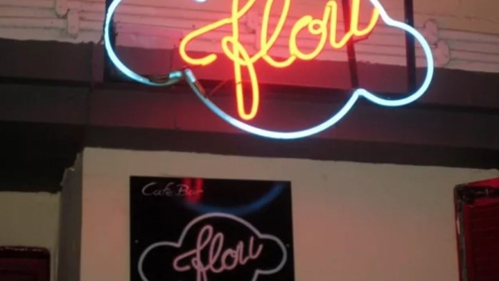 Θεσσαλονίκη: Κατεβάζει ρολά το θρυλικό μπαρ “Φλου” – Το αποχαιρετιστήριο πάρτι που δεν πρόλαβε να γίνει