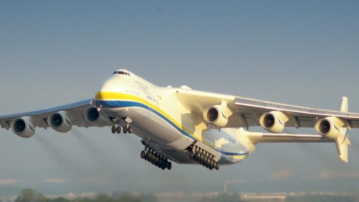 Antonov 225: Το μεγαλύτερο αεροπλάνο στον κόσμο στο “Ελευθέριος Βενιζέλος” – ΒΙΝΤΕΟ