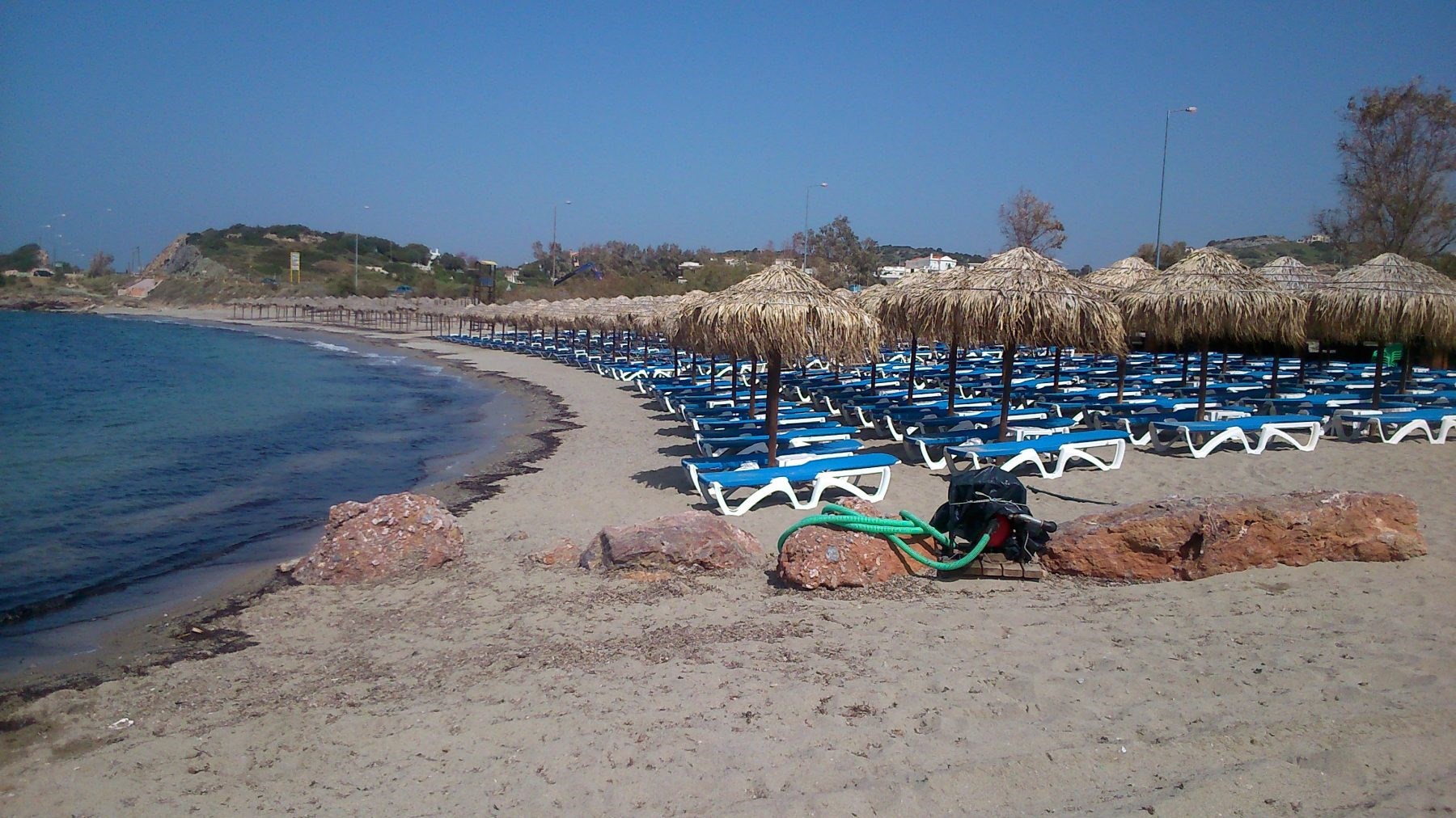 Γιατί ο Δήμαρχος Σαρωνικού ζητεί άμεση παρέμβαση Χαρδαλιά για την παραλία Πεύκο Λαγονησίου
