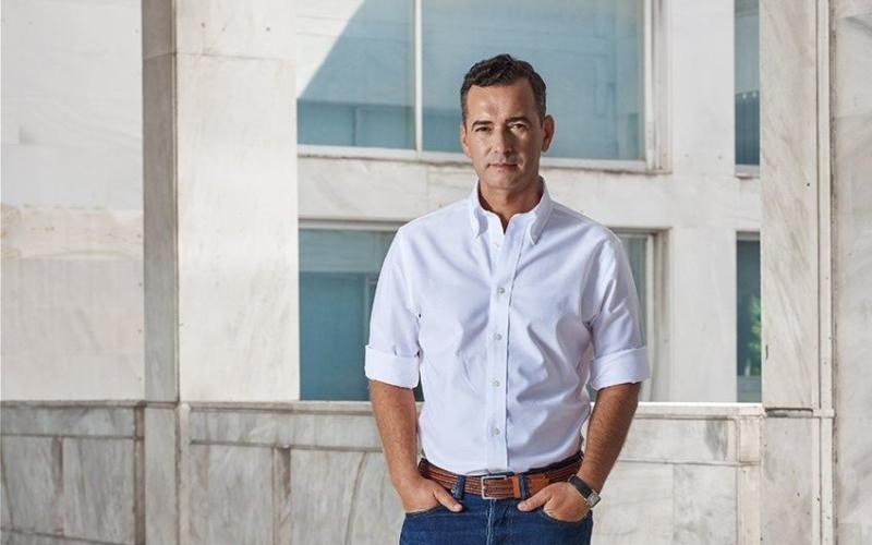 Άγγελος Μπράτης: Αγνώριστος ο κριτής του Greece’s Next Top Model – ΦΩΤΟ