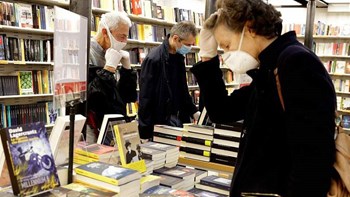 Κορονοϊός-Ιταλία: Στο ένα μέτρο η απόσταση ασφαλείας για τους πελάτες των εμπορικών επιχειρήσεων