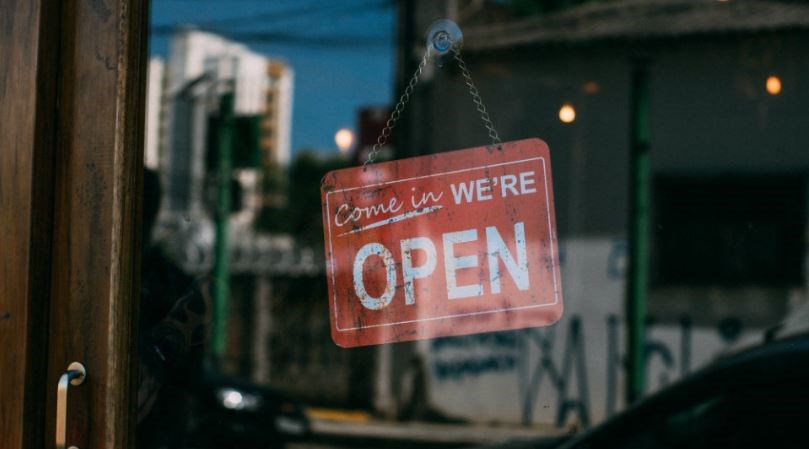 Πώς θα ανοίξουν εμπορικά κέντρα και καταστήματα εστίασης – Όλοι οι κανόνες λειτουργίας