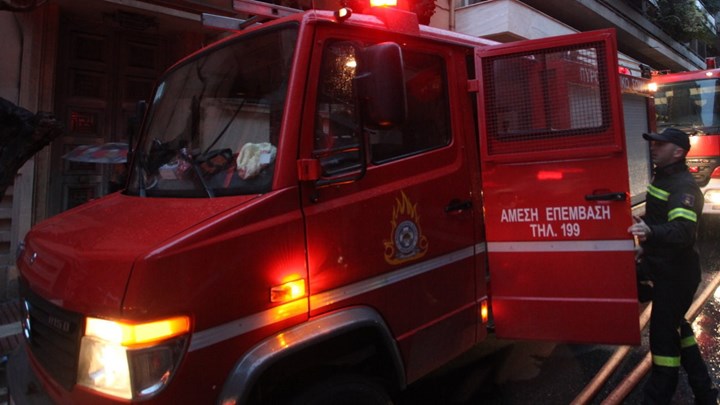 Μπαράζ εμπρηστικών επιθέσεων τη νύχτα στην Αθήνα – Κάηκαν 12 οχήματα εταιρειών και δύο ΑΤΜ
