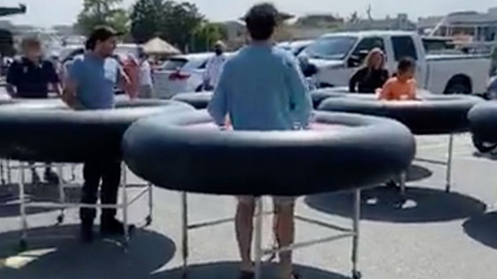 Μπαρ στο Μέριλαντ βρήκε τη λύση για κατανάλωση αλκοόλ με ασφάλεια – ΒΙΝΤΕΟ