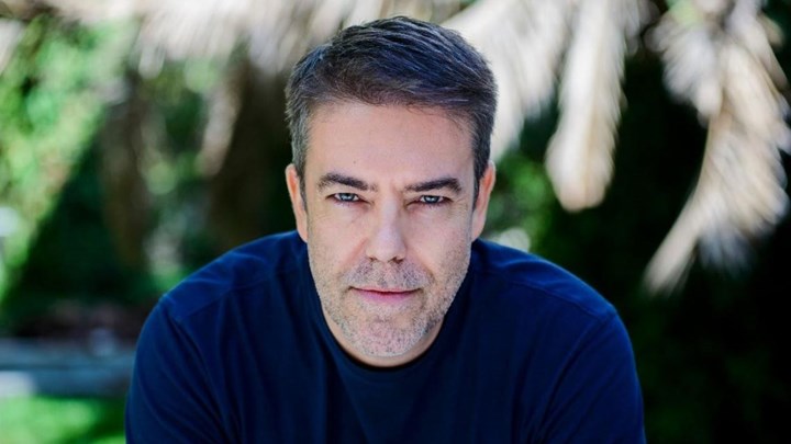 Ο Καλαβριανός ετοιμάζει το “Μινόρε της αυγής” για το Δημοτικό Θέατρο Πειραιά