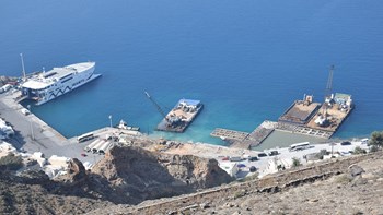 Σαντορίνη: Πλοίο προσέκρουσε στο λιμάνι του Αθηνιού
