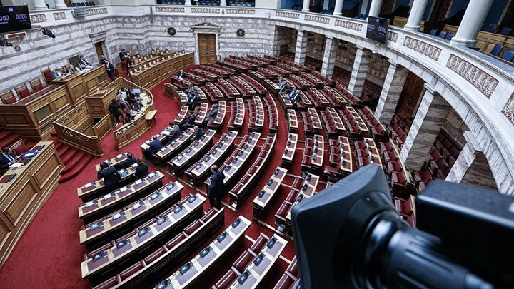 Βουλή: Aντιπαράθεση για τον ανελκυστήρα στην Ακρόπολη – Τι καταγγέλλει ο ΣΥΡΙΖΑ