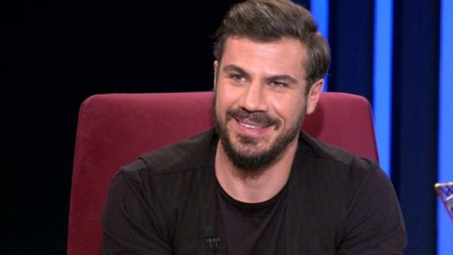 Άκης Πετρετζίκης: Αποκάλυψε πότε αναγκάστηκε να πετάξει τα ρούχα του στα σκουπίδια