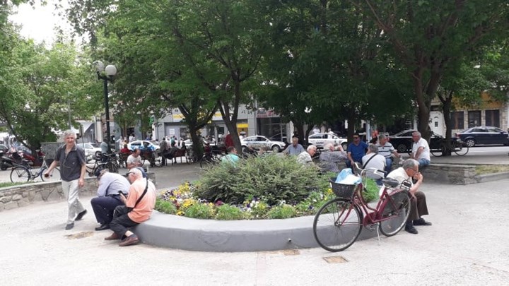 Τρίκαλα: Όλη η πόλη έγινε ένα… υπαίθριο καφέ – ΦΩΤΟ