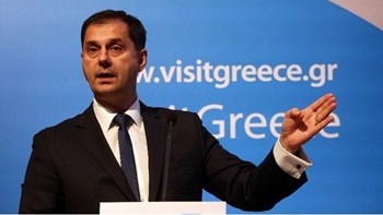 Θεοχάρης στο BBC: Να άρουμε τους περιορισμούς για ταξίδια μεταξύ Ελλάδας και Βρετανίας