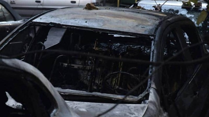 Μπαράζ εμπρησμών στη Θεσσαλονίκη – Στις φλόγες αυτοκίνητα και μοτοσυκλέτες