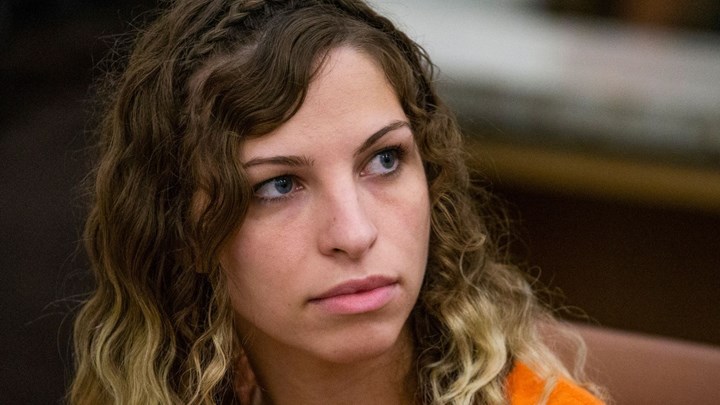 Καθηγήτρια που έκανε σεξ με 13χρονο μαθητή της ζητεί διαζύγιο από τον άνδρα της μέσα από τη φυλακή