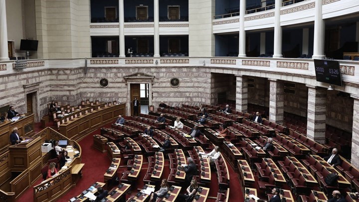 Βουλή: Κατατέθηκε το νομοσχέδιο για την αναβάθμιση και τον εκσυχρονισμό του αγροτικού τομέα
