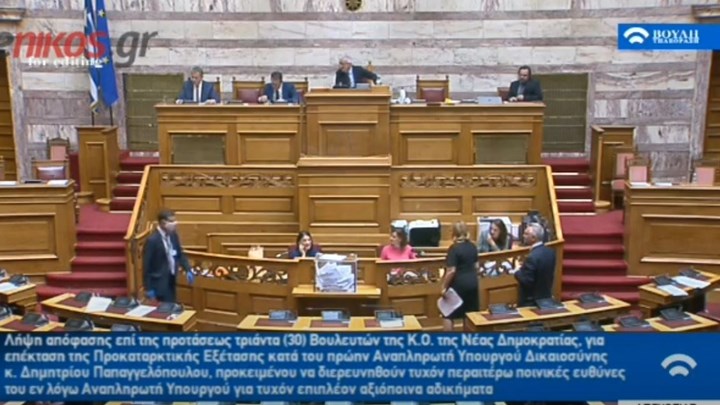 Βουλευτής δεν ήξερε ότι το μικρόφωνο ήταν ανοιχτό και άρχισε τα “γαλλικά”: Θα την σκίσω – ΒΙΝΤΕΟ