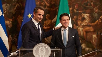 Επικοινωνία Μητσοτάκη – Κόντε για τουρισμό και γαλλογερμανική πρόταση