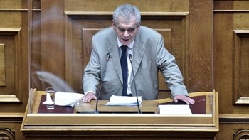 Παπαγγελόπουλος: Καταγγέλλει νοθεία και εξαναγκασμό βουλευτών να ψηφίσουν φανερά