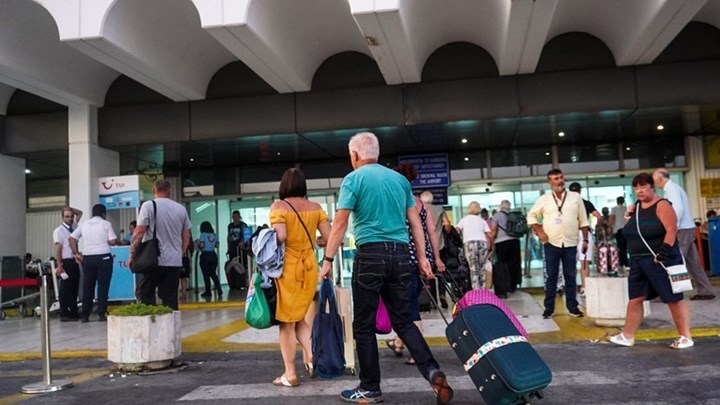 ΤτΕ: “Βουτιά” 71% των τουριστικών εσόδων τον Μάρτιο