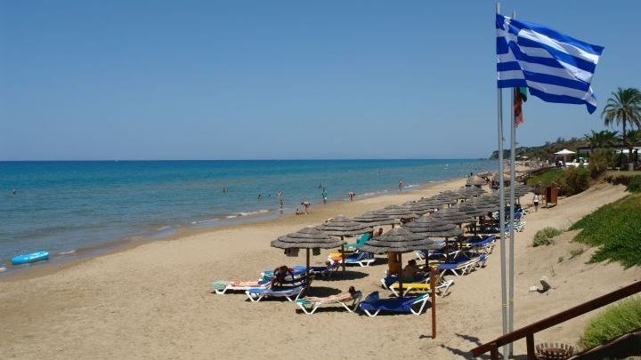 Γαλάζιες Σημαίες 2020: Στη δεύτερη θέση παγκοσμίως η Ελλάδα – Ολόκληρη η λίστα με τις βραβευμένες παραλίες