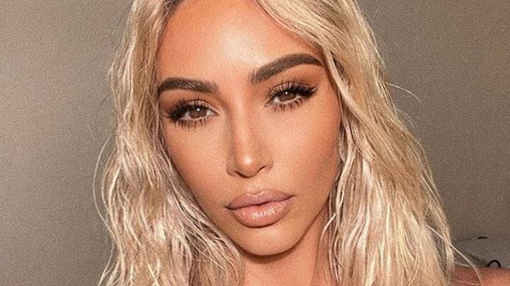 Κιμ Καρντάσιαν: Ντύθηκε καουμπόισσα και πυροβολεί με το… ντεκολτέ της – ΦΩΤΟ