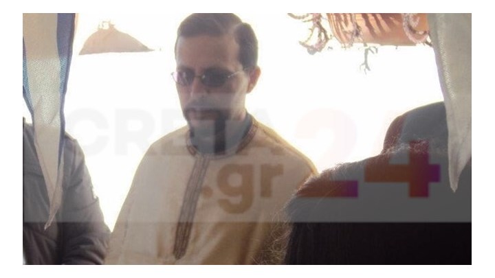 Ιερέας στην Κρήτη: Αν δεν μεταδίδονται ασθένειες με τη Θεία Κοινωνία τότε δεν θα χώριζαν ζευγάρια από θρησκευτικό γάμο