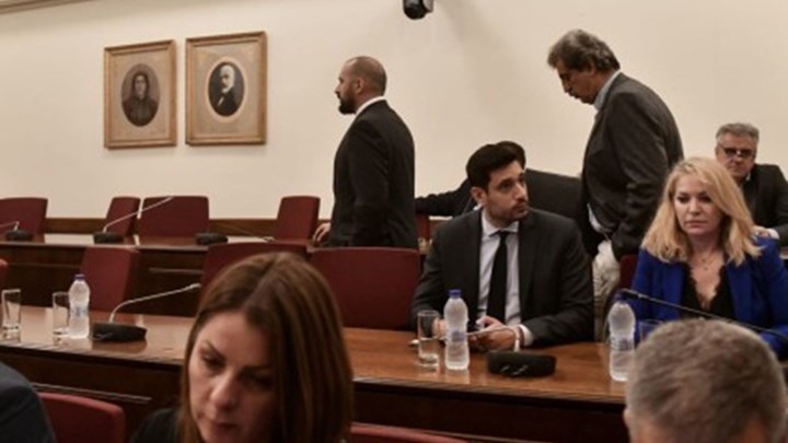 Ένταση στην προανακριτική – Ύβρεις και σπρωξίματα μεταξύ βουλευτών
