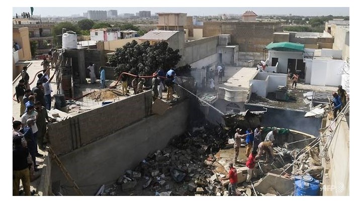 Αεροπορική τραγωδία στο Πακιστάν: Τουλάχιστον 80 σοροί έχουν ανασυρθεί
