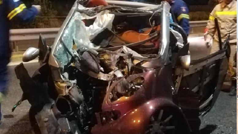 Σοκαριστικές εικόνες από τροχαίο στη Μαραθώνος: Διαλύθηκε το αυτοκίνητο – Σώθηκε από θαύμα η οδηγός