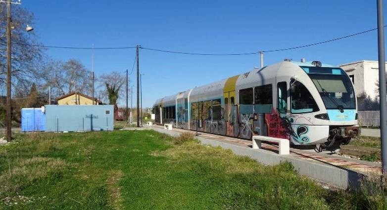 Πάτρα: “Μπούκαραν” στον Προαστιακό και απειλούσαν τους επιβάτες – Τρεις προσαγωγές