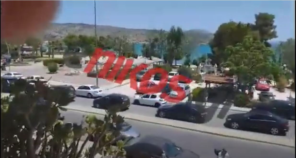 Στην παραλία και σήμερα οι Αθηναίοι – Αυξημένη η κίνηση στη Βάρκιζα – ΒΙΝΤΕΟ αναγνώστη