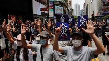 Χονγκ Κονγκ: Χιλιάδες διαδηλωτές στους δρόμους κατά του νόμου για την εθνική ασφάλεια – BINTEO