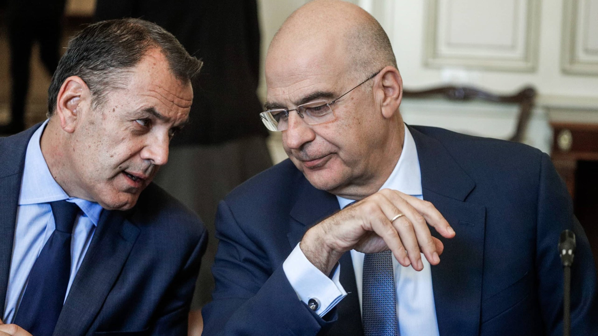 Ενημερώνουν τη Βουλή Δένδιας και Παναγιωτόπουλος