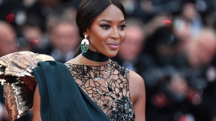 Η Ναόμι Κάμπελ έγινε 50 – Τα γενέθλιά της “μαύρης γαζέλας” και οι παιδικές φωτογραφίες