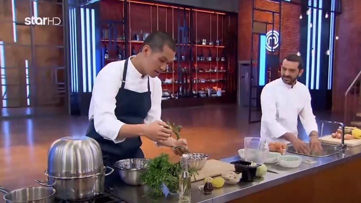 MasterChef: Η βοήθεια από τον εξώστη και η ομάδα… “ανέκδοτο” – ΒΙΝΤΕΟ
