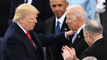 Γιατί ο Μπάιντεν αποκάλεσε τον Τραμπ “εντελώς βλάκα”