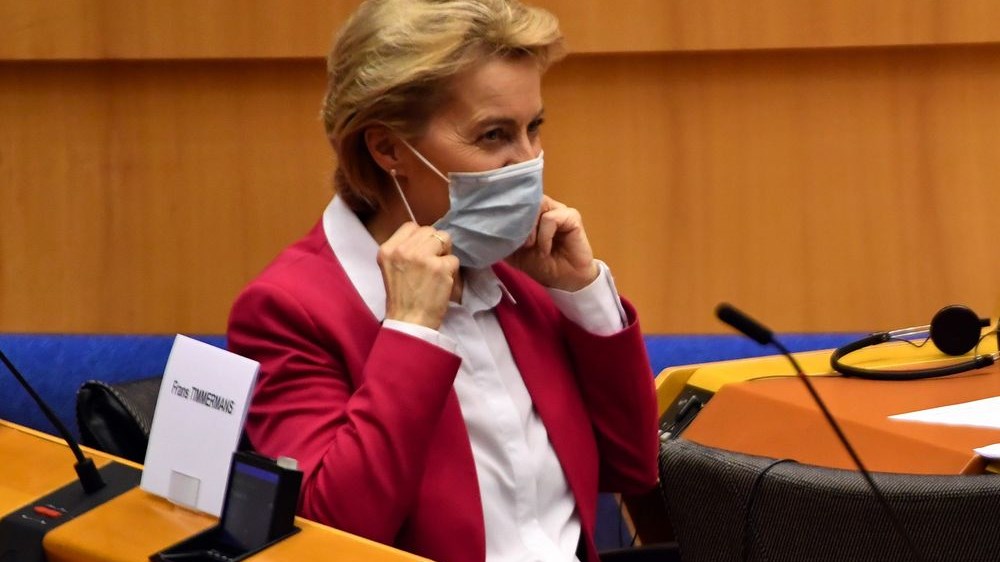 Bloomberg: Στο χείλος ιστορικών αλλαγών η ΕΕ – Η Κομισιόν σπάει τα ταμπού με τα 750 δισ. ευρώ