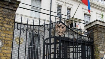 Οργισμένη αντίδραση της ρωσικής πρεσβείας για τις δηλώσεις Πάιατ: “Είναι ανοησίες” – ΒΙΝΤΕΟ