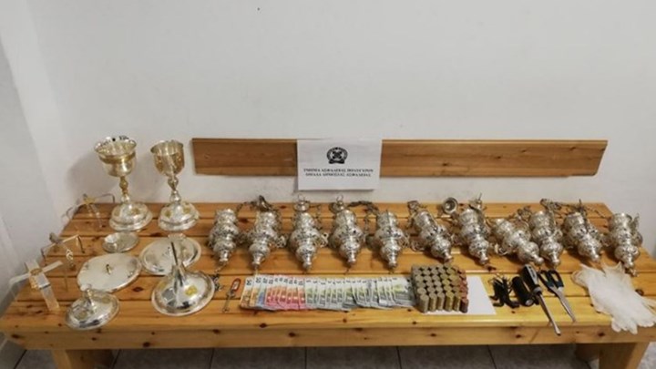 Χαλκιδική: Προσποιήθηκε τον προσκυνητή και “άδειασε” εκκλησία – ΦΩΤΟ