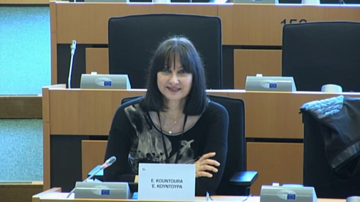 Κουντουρά προς Κομισιόν: Δώστε σαφείς οδηγίες για την ασφαλή επανεκκίνηση των ταξιδιών και του τουρισμού στην ΕΕ